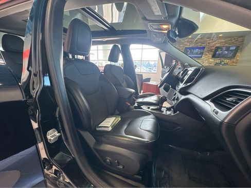 Used 2022 Jeep Cherokee Latitude Lux w/ Sun & Sound Group AWD/4WD image 29