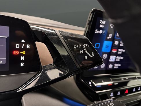 Used 2023 Volkswagen ID.4 Pro image 19