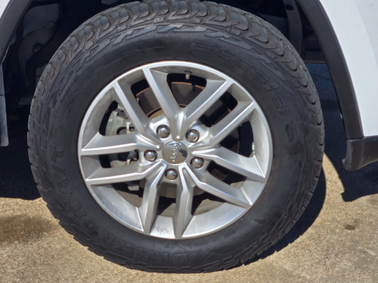 Used 2018 Jeep Grand Cherokee Laredo RWD image 8