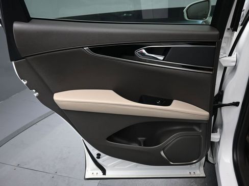 Used 2022 Lincoln Nautilus Standard w/ Premium Package image 30