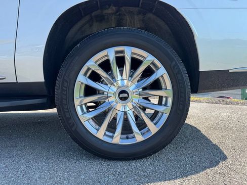 Certified 2023 Cadillac Escalade ESV Premium Luxury AWD/4WD image 15