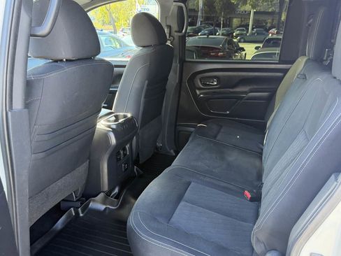 Used 2018 Nissan Titan SV w/ SV Convenience Package image 20