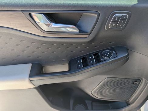 Used 2020 Ford Escape Titanium FWD image 11