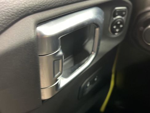 Used 2023 Jeep Wrangler Willys image 12