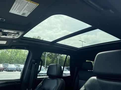Used 2021 Chevrolet Tahoe Z71 w/ Luxury Package AWD/4WD image 19