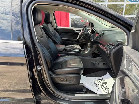 Used 2020 Ford Edge Titanium FWD image 14
