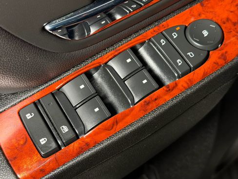 Used 2013 Chevrolet Avalanche LTZ RWD image 20