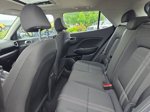 Used 2023 Hyundai Venue SEL FWD image 10
