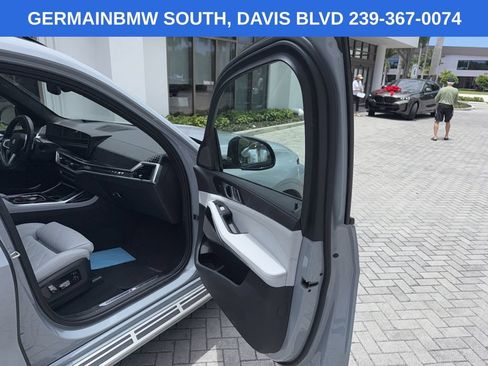 Certified 2024 BMW X7 xDrive40i w/ M Sport Package AWD/4WD image 22