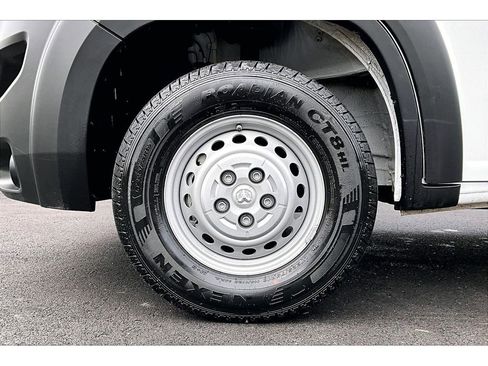 Used 2025 RAM ProMaster 2500 w/ Convenience Group image 9