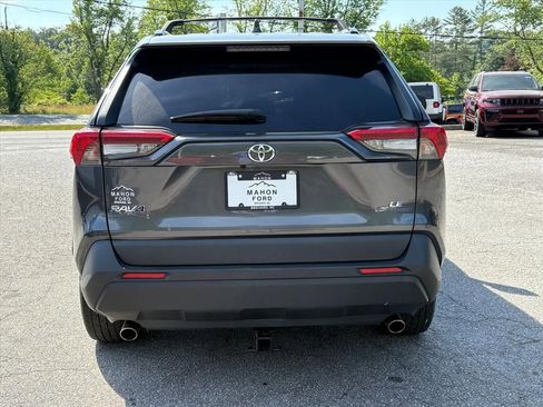 Used 2020 Toyota RAV4 LE FWD image 5