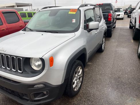 Used 2015 Jeep Renegade Latitude image 5