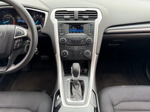 Used 2015 Ford Fusion SE image 21