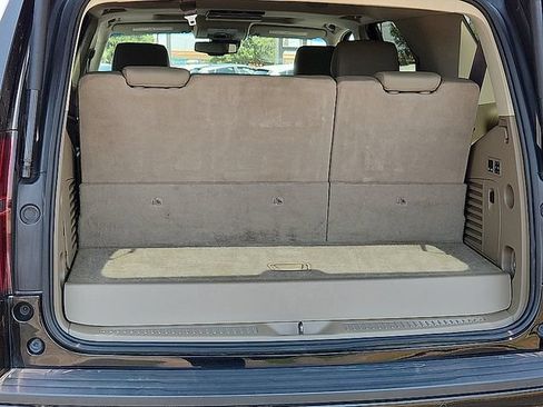 Used 2018 Chevrolet Tahoe LT w/ LT Signature Package RWD image 10