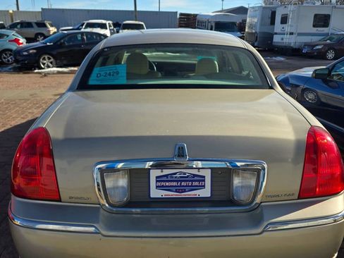 Used 2006 Lincoln Town Car Signature image 5
