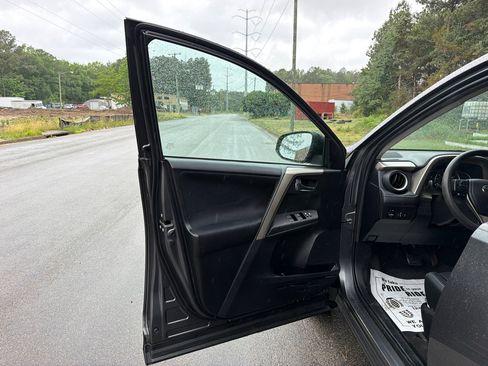 Used 2015 Toyota RAV4 XLE FWD image 7
