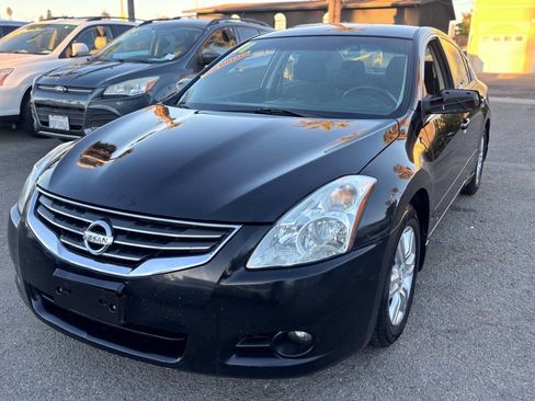 Used 2011 Nissan Altima 2.5 S w/ Special Edition Pkg image 3