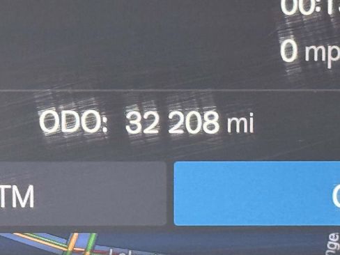 Certified 2023 Volvo XC40 B5 Ultimate w/ Protection Package Premier image 23