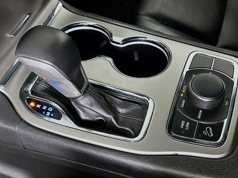 Used 2019 Jeep Grand Cherokee Limited image 25