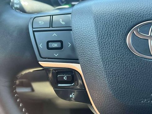 Certified 2025 Toyota Crown Signia AWD/4WD image 25