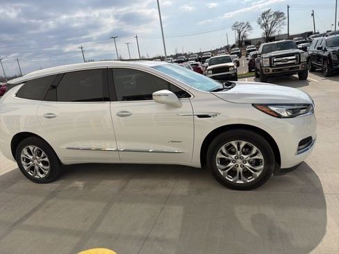 Used 2020 Buick Enclave Avenir w/ Avenir Technology Package image 2