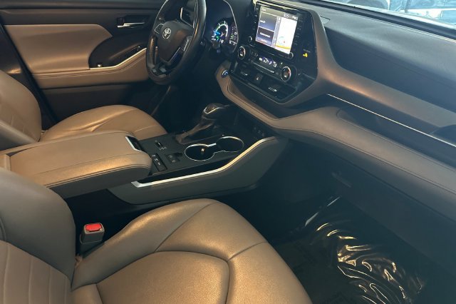 Certified 2021 Toyota Highlander XLE AWD/4WD image 19