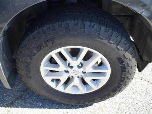 Used 2016 Nissan Frontier SV image 5