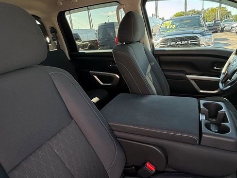 Used 2019 Nissan Titan SV image 25