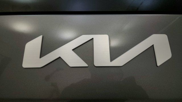 Used 2024 Kia EV9 Light Long Range RWD image 32