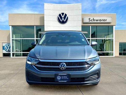 Certified 2024 Volkswagen Jetta SE FWD image 3