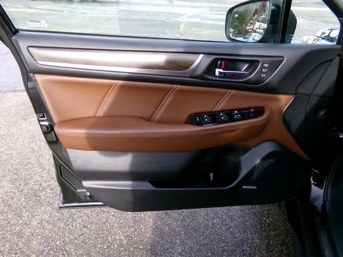 Used 2019 Subaru Outback 2.5i Touring image 12