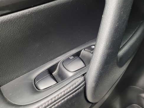 Used 2020 Nissan Rogue SV image 27