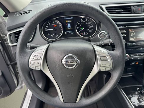 Used 2015 Nissan Rogue SV image 20