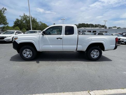 Used 2022 Toyota Tacoma SR RWD image 12