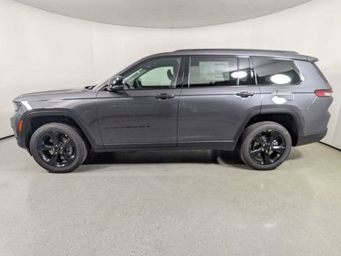 New 2025 Jeep Grand Cherokee L Altitude image 4