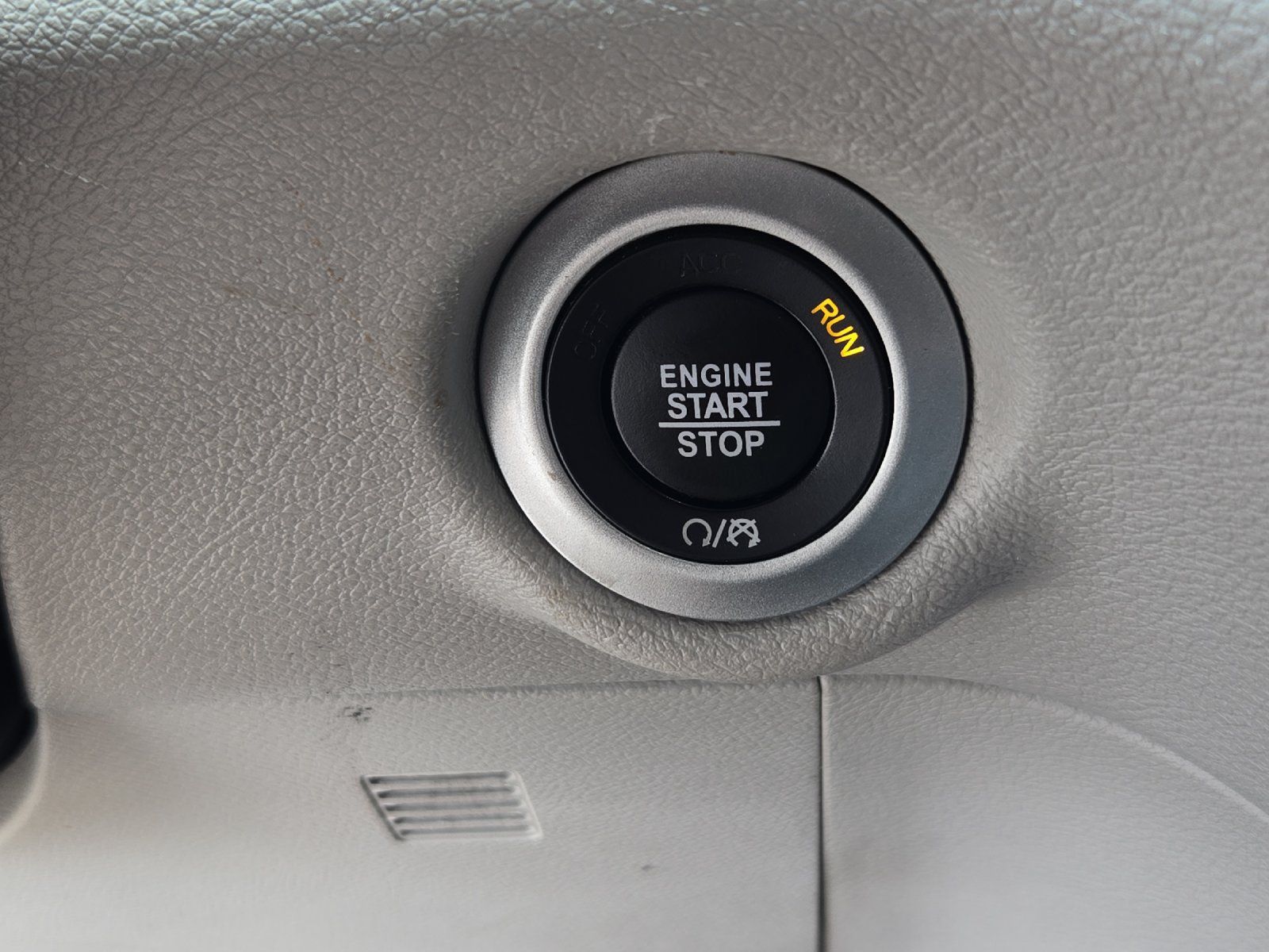 Used 2024 Chrysler Pacifica Touring-L FWD image 21