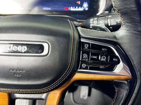 Used 2024 Jeep Grand Cherokee L Summit AWD/4WD image 9