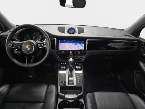 Certified 2025 Porsche Macan AWD/4WD image 12