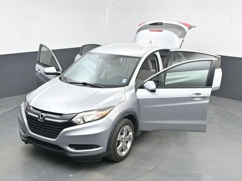 Used 2017 Honda HR-V LX image 48