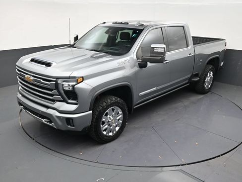 Used 2024 Chevrolet Silverado 2500 High Country w/ Technology Package AWD/4WD image 12