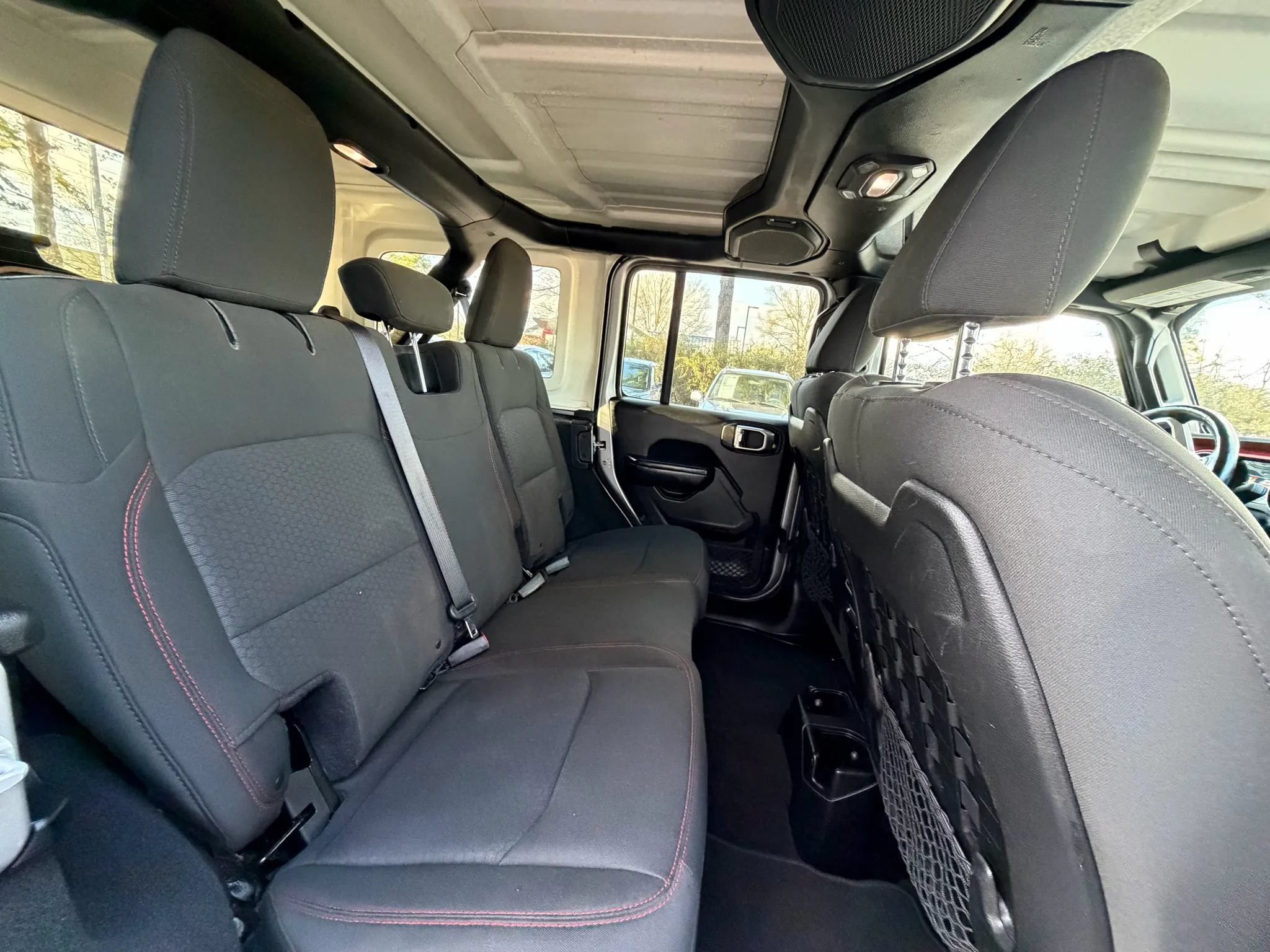 Used 2018 Jeep Wrangler Unlimited Rubicon AWD/4WD image 12