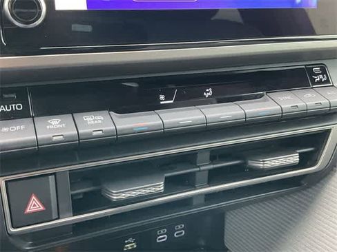 Used 2025 Toyota Camry SE image 23