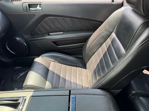 Used 2010 Ford Mustang Premium RWD image 18