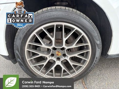 Used 2018 Porsche Macan Base image 9