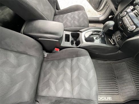 Used 2014 Nissan Rogue SV image 29