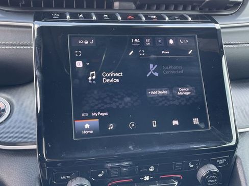 Used 2025 Jeep Grand Cherokee Altitude image 17