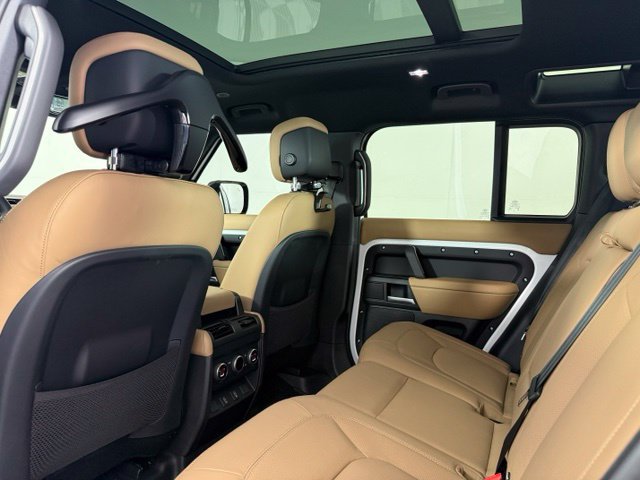 New 2026 Land Rover Defender 110 X-Dynamic SE AWD/4WD image 32