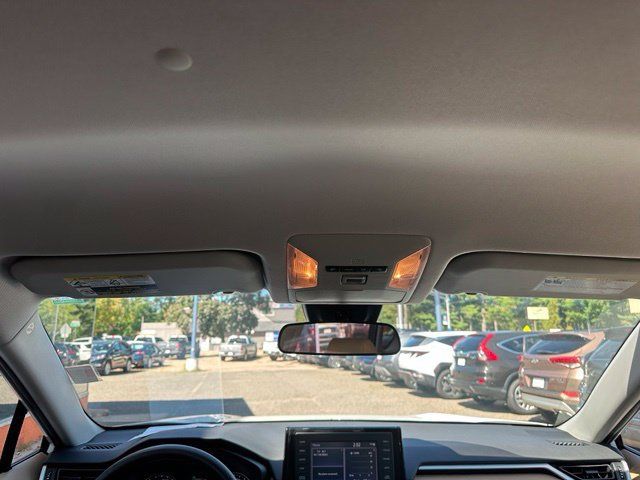Used 2021 Toyota RAV4 LE AWD/4WD image 13