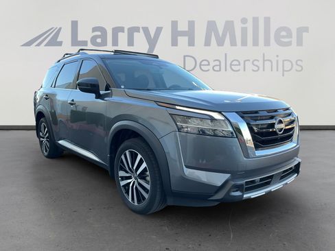 Used 2024 Nissan Pathfinder Platinum FWD image 7
