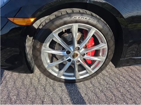 Used 2019 Porsche 718 Boxster S RWD image 9